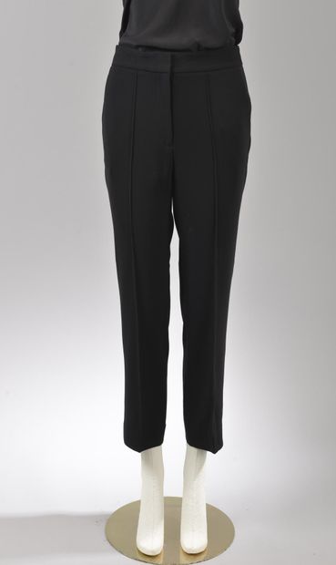 null * Taille 0, Ensemble comprenant:

-Pantalon en triacétate stretch, Modèle "DVF...