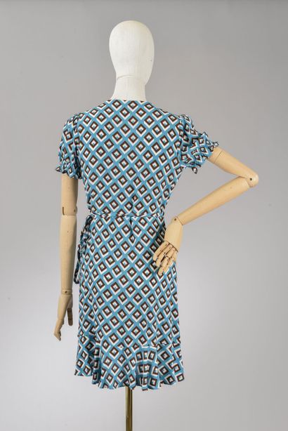 null Size XL, Set includes:

Viscose crepe dress, Model "DVF Emilia", with printed...