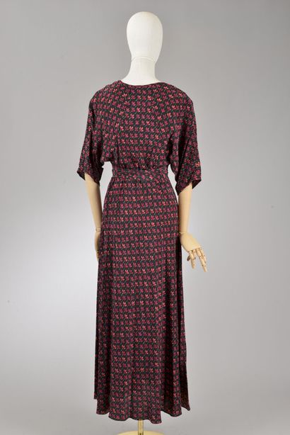 null Size XXS, Set includes:

Long dress in silk known as crepe de Chine, Model "DVF...