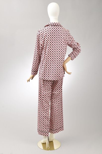 null * DVF – Diane Von Fürstenberg 

Taille L

Ensemble comprenant:

-Pyjama en coton,...