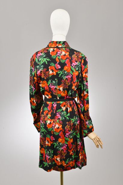 null *Taille XS DVF - Diane Von Fürstenberg

Ensemble comprenant:

-Robe portefeuille...