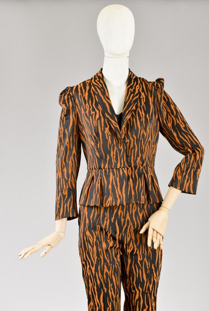 null *Taille 2 DVF - Diane Von Fürstenberg

Ensemble comprenant:

-Veste à basque...