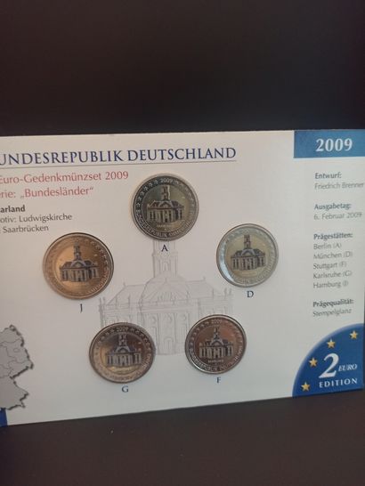 null 
Lot de 25 Coffrets 2 €UROS commémoratives colorisées




Allemagne : édition...