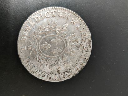 null 
Lot intéressant de 29 pièces Royales Françaises en argent	

	HENRI II 1547-1559...