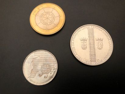 null 
Lot de 178 pièces de diverses valeurs faciales en €uros




Portugal : 




2,50...