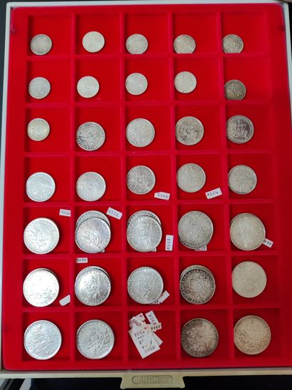 null 
Lot of 152 French coins

	86 modern French silver coins :

		5 Francs Union...