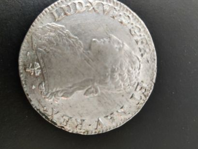 null 
Lot intéressant de 29 pièces Royales Françaises en argent	

	HENRI II 1547-1559...