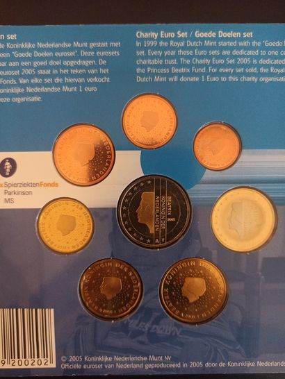 null Lot de 12 coffrets

Pays Bas : séries complètes 2 et 1 €UROS , 50, 20, 10, 5,...