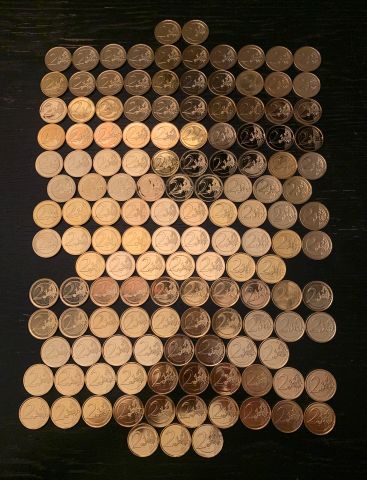 null 
Lot of 139 coins of 2 €UROS new coins gilded with fine gold




Five countries:...