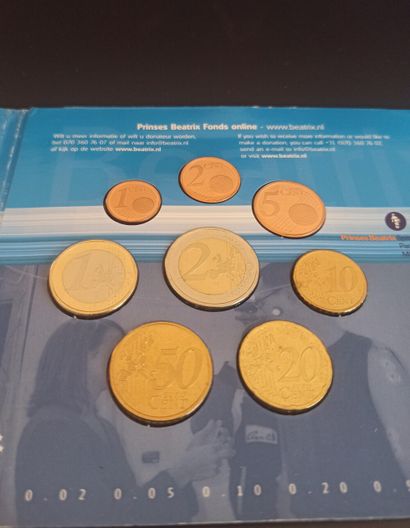 null Lot de 12 coffrets

Pays Bas : séries complètes 2 et 1 €UROS , 50, 20, 10, 5,...