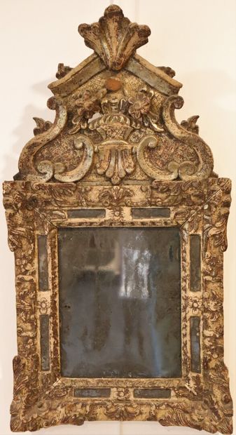 null Miroir à parecloses en bois sculpté et argenté.

XVIIIème siècle.

H_74,5 cm...