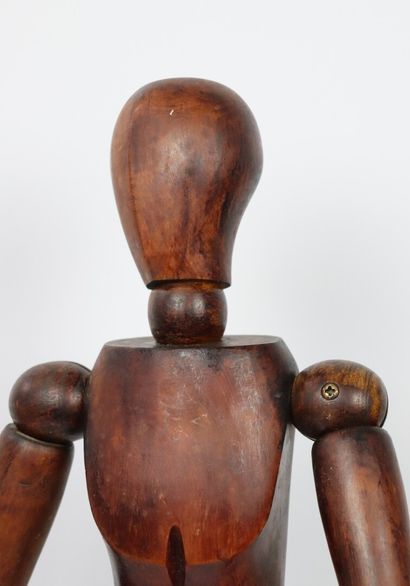 null Mannequin de peintre articulé en bois patiné.

H_64 cm