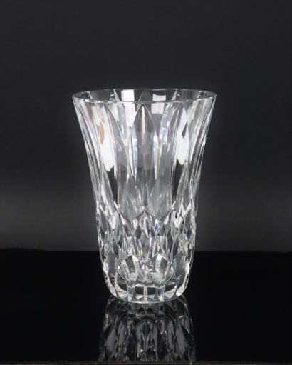 null SAINT-LOUIS.

Vase en cristal taillé.

H_23 cm