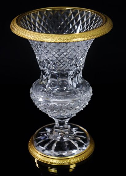 null SEVRES.

Vase en cristal taillé de forme Medicis, la monture en laiton.

Style...