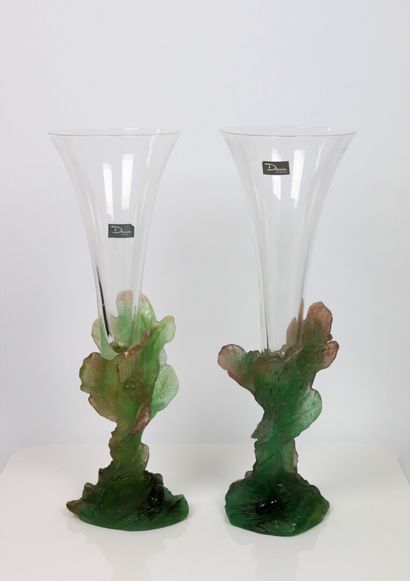 null DAUM France

Paire de vases Nature en pâte de verre et cristal.

H_34,5 cm