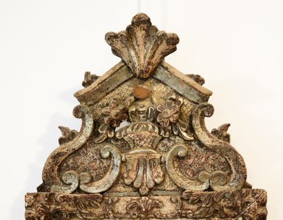 null Miroir à parecloses en bois sculpté et argenté.

XVIIIème siècle.

H_74,5 cm...