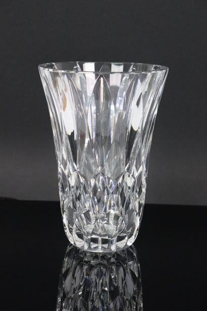 null SAINT-LOUIS.

Vase en cristal taillé.

H_23 cm