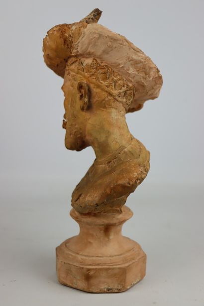 null French school of the 19th century.

Gentleman with hat.

Terracotta bust on...