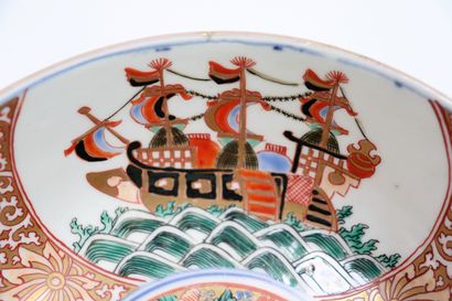 null JAPON.

Bol en porcelaine à décor de hollandais et de bateaux hollandais.

XIXème...