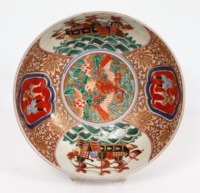 null JAPAN.

Porcelain bowl decorated with Dutchmen and Dutch boats.

XIXth century.

H_8,2...
