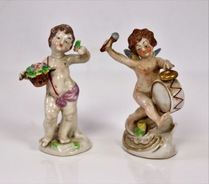 null CAPODIMONTE.

Ensemble de quatre statuettes en porcelaine polychrome comprenant...