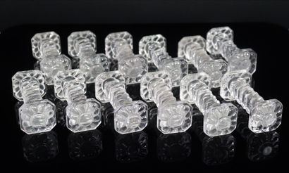 null BACCARAT.

A set of twelve molded crystal knife holders.

XIXth century.

L_9...
