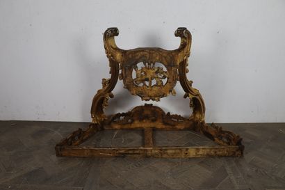 null A richly carved and gilded wood wall console, the belt decorated with doves...