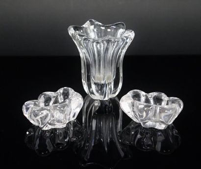 null DAUM France.

Petit vase et paire de salerons en cristal.

H_9,5 cm et L_7 ...
