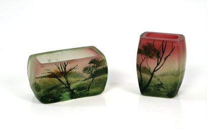 null Two miniature enamelled glass vases with landscape decoration.

About 1900.

H_2,6...