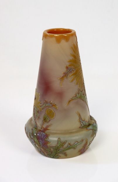 null LEGRAS, Saint Denis.

Vase à double panse en verre multicouches à décor de tournesols.

H_16...