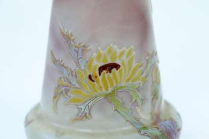 null LEGRAS, Saint Denis.

Vase à double panse en verre multicouches à décor de tournesols.

H_16...