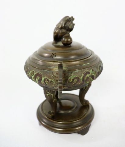 null INDOCHINA.

Bronze perfume burner with brown patina.

End of the 19th century.

H_23...