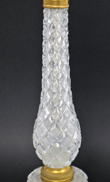 null Lamp in moulded-cut crystal and brass in the style of Le Creusot.

H_43 cm