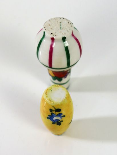 null DESVRES.

Porcelain miniature set including five vases, a jardinière, a tray,...