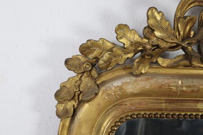 null Wood and gilded stucco overmantel mirror, the pediment with palm and oak branches.

Napoleon...