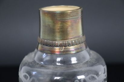 null Carafe en verre gravé et argent.

Style Louis XVI.

H_19,5 cm.

Poids brut :...