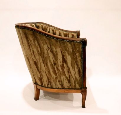 null Molded and carved wood armchair.

French work inspired by the Louis XV style.

Champagne...
