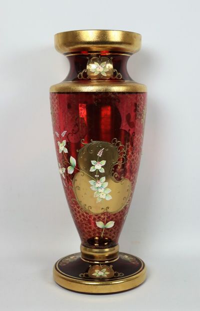 null BOHEME.

Important glass vase painted with fine gold and enamelled floral decoration,...
