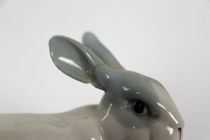 null BING & GROENDAL.

Porcelain cat.

H_15,2 cm.

A rabbit is attached.

L_12,5...