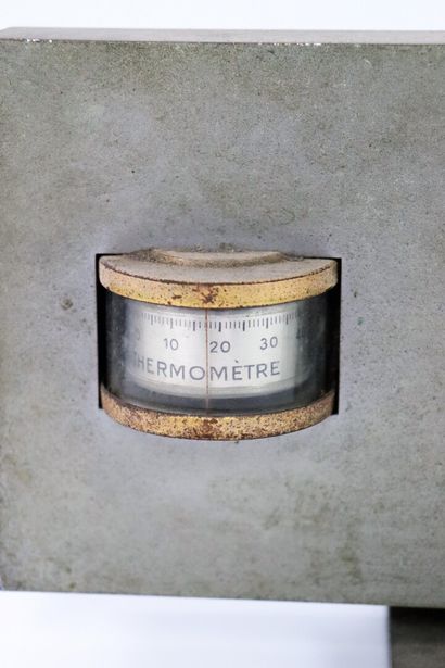 null LANCEL.

Pendule de bureau en métal et métal doré comprenant une pendule, un...
