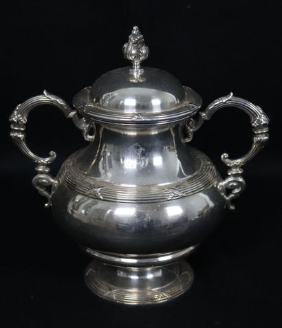 null BOULENGER.

Service à thé et café de style Louis XVI en métal argenté comprenant...