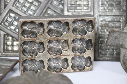 null LETANG FILS Paris.

Set of chocolate moulds in the shape of coffee beans, chickens,...
