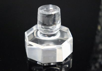 null SAINT LOUIS.

Cut crystal decanter, acid mark on the back.

H_ 24 cm