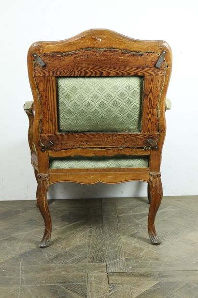 null Queen's armchair, with frame, in moulded and carved wood.

Formerly gilded.

Early...