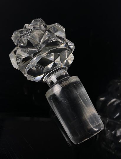 null CRYSTAL FACTORY OF CREUSOT.

Crystal decanter with grains of rice and rhombus...