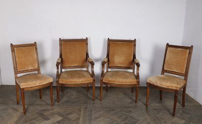 null Paire de fauteuils et paire de chaises en bois mouluré et sculpté, les montants...