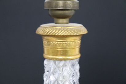 null Lampe en cristal moulé-taillé et laiton dans le style du Creusot.

H_43 cm