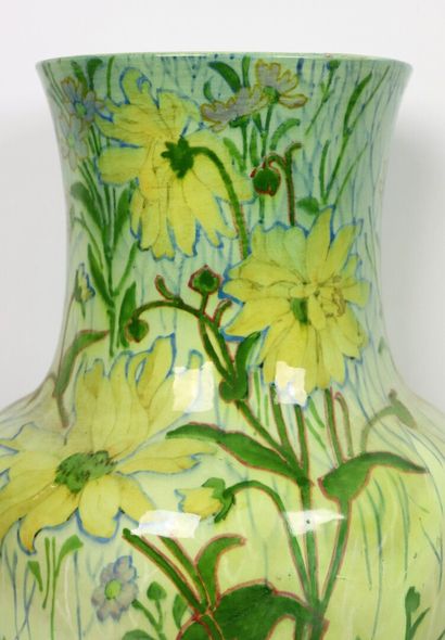 null Edmond LACHENAL.

Important vase à décor floral

Epoque Art Nouveau.

Signature...