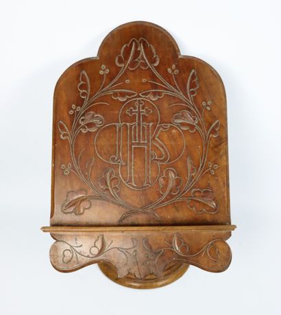 null Engraved wood bible holder.

Period XIXth.

H_ 45 cm