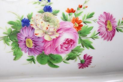 null PARIS, manufacture de Clignancourt.

Rafraichissoir en porcelaine à décor floral...